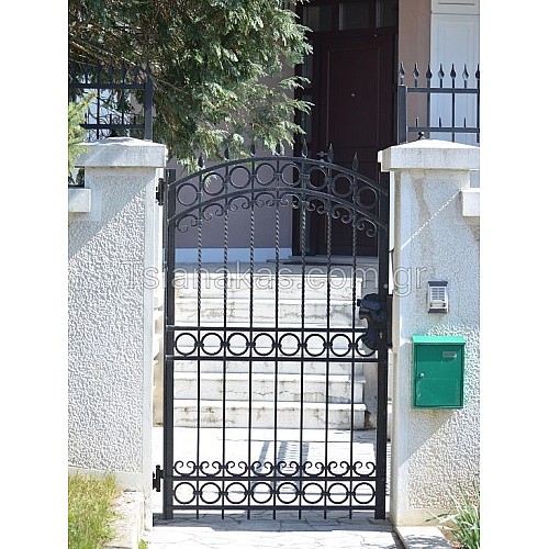 Αυλόπορτα Σιδήρου παραδοσιακή  με καρέ 12X12mm και κρίκους